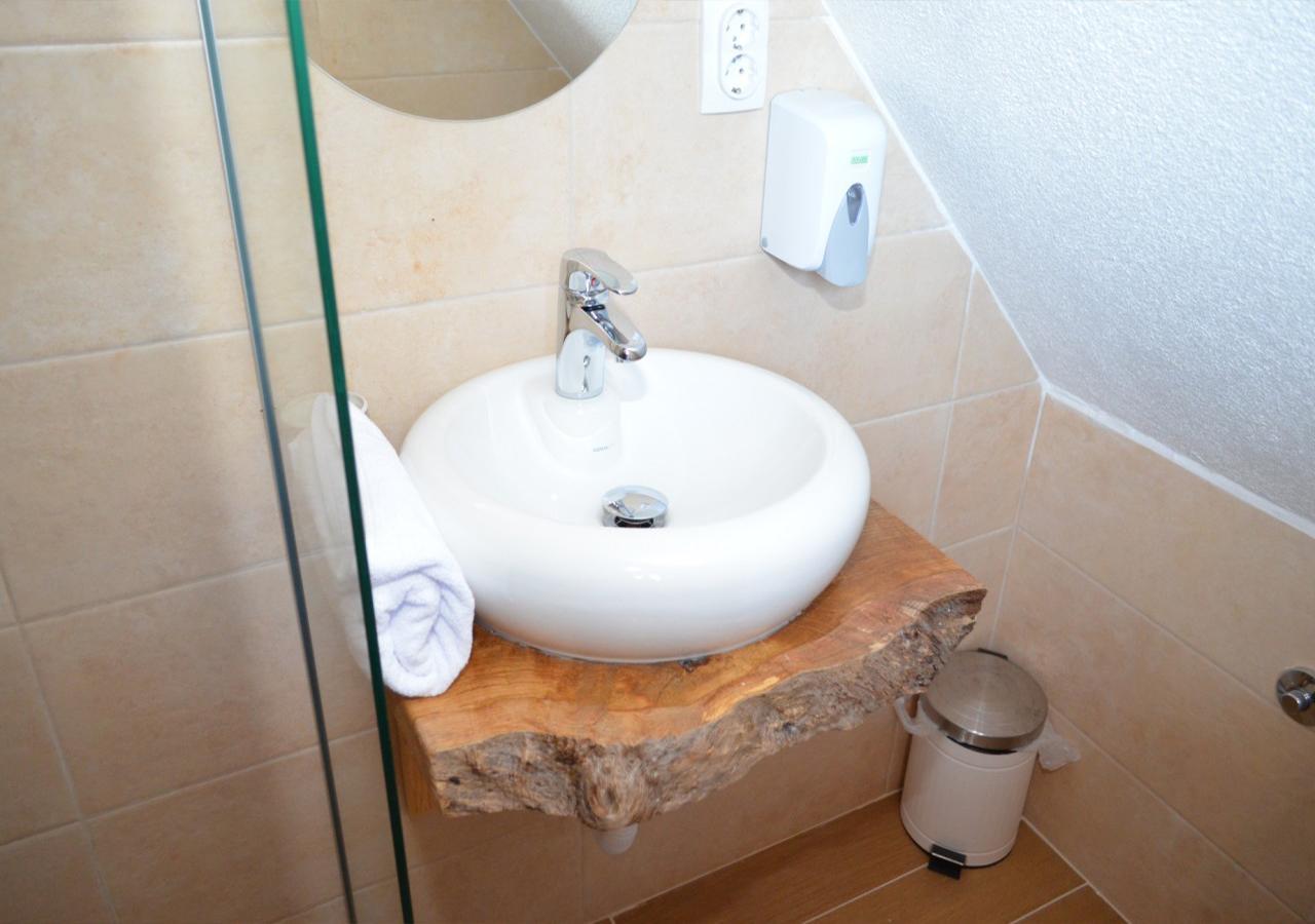 Konoba Ognjiste Panzió Sokolac  Kültér fotó