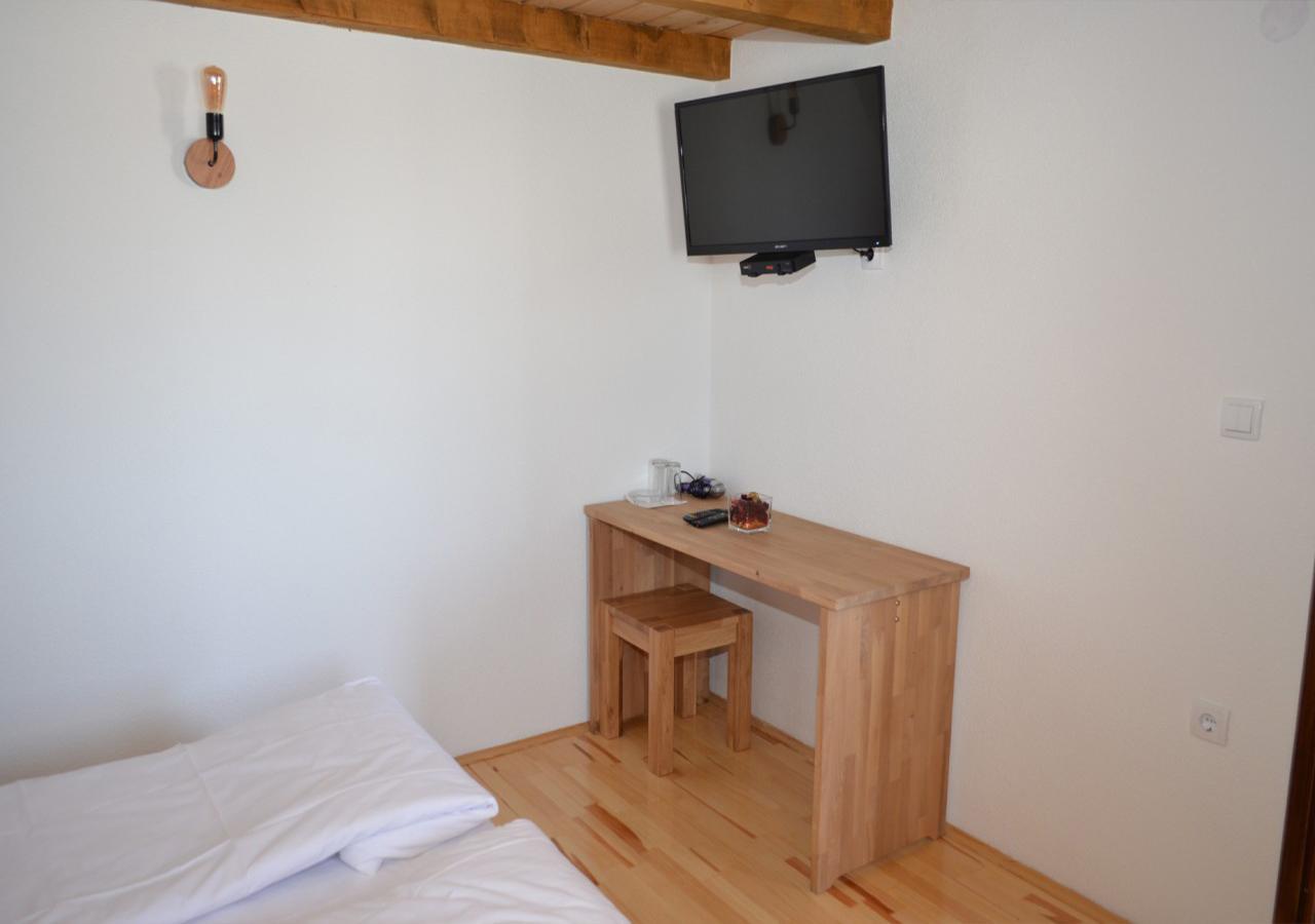 Konoba Ognjiste Panzió Sokolac  Kültér fotó