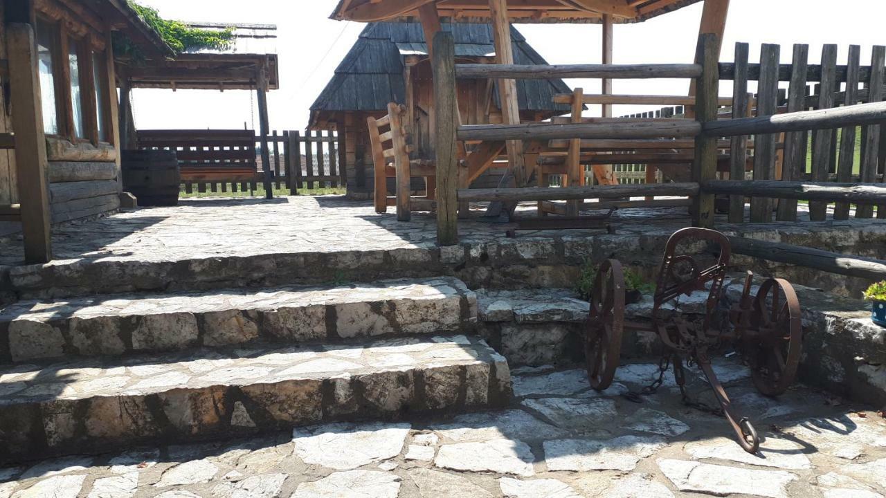 Konoba Ognjiste Panzió Sokolac  Kültér fotó